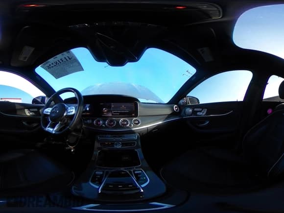 ✅ 2020 Mercedes-Benz E 63 S AMG • VIN: WDDZF8KB9LA748334 • Lot: 41318226. Wystawiony na IAAI z przebiegiem 43 135 mil. Bezpłatny archiwum sprzedaży aukcyjnych z USA i szczegółowy raport historii pojazdu na DreamBid. Zdjęcie 18.