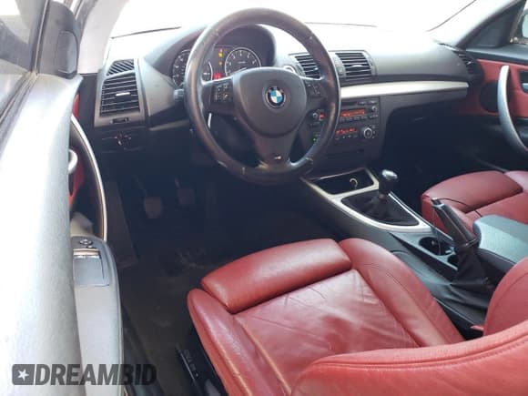 ✅ 2009 BMW 1 Series 135i • VIN: WBAUC73599VK79521 • Лот: 57122305. Опубликован ранее на Copart с пробегом 141 708 миль. Бесплатный доступ к архиву аукционных продаж из США и подробный отчёт об истории автомобиля на DreamBid. Изображение 8.