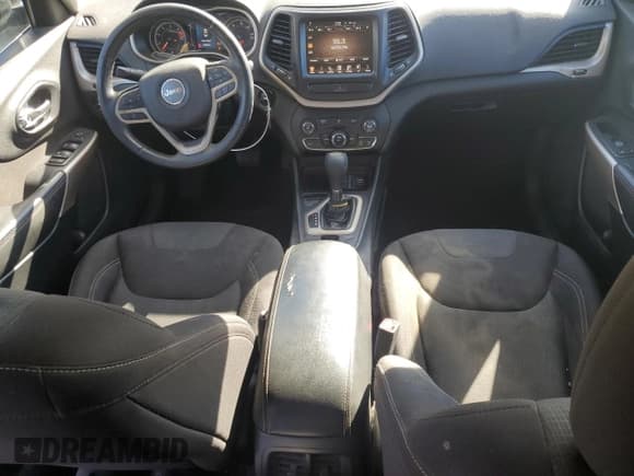 ✅ 2017 Jeep Cherokee Latitude • VIN: 1C4PJLCBXHW644477 • Lot: 86299595. Wystawiony na Copart z przebiegiem 123 838 mil. Bezpłatny archiwum sprzedaży aukcyjnych z USA i szczegółowy raport historii pojazdu na DreamBid. Zdjęcie 8.