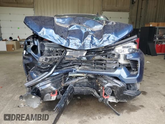 ✅ 2022 Chevrolet Silverado 1500 LT Trail Boss • VIN: 3GCUDFED3NG613754 • Lot: 63392535. Wystawiony na Copart z przebiegiem 28 408 mil. Bezpłatny archiwum sprzedaży aukcyjnych z USA i szczegółowy raport historii pojazdu na DreamBid. Zdjęcie 5.