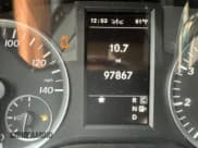 ✅ 2018 Mercedes-Benz Metris Passenger • VIN: WD4PG2EE3J3398398 • Lot: 63228243. Wystawiony na Copart z przebiegiem 97 867 mil. Bezpłatny archiwum sprzedaży aukcyjnych z USA i szczegółowy raport historii pojazdu na DreamBid. Zdjęcie 8.