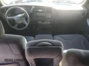 ✅ 2000 GMC Sierra 1500 SLE • VIN: 1GTEK19V6YE370291 • Lot: 89522155. Wystawiony na Copart z przebiegiem Nie podano. Bezpłatny archiwum sprzedaży aukcyjnych z USA i szczegółowy raport historii pojazdu na DreamBid. Zdjęcie 8.