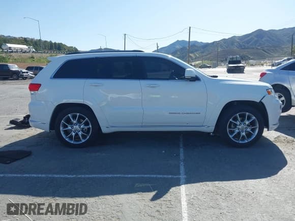 ✅ 2016 Jeep Grand Cherokee • VIN: 1C4RJEJM8GC321506 • Lot: 41969587. Listed on IAAI with 226,072 mi. Free auction sales archive from the USA and detailed vehicle history report at DreamBid. Image 14.