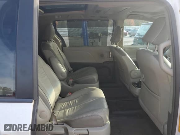 ✅ 2013 Toyota Sienna XLE • VIN: 5TDDK3DC7DS050785 • Lot: 91168055. Wystawiony na Copart z przebiegiem 175 892 mil. Bezpłatny archiwum sprzedaży aukcyjnych z USA i szczegółowy raport historii pojazdu na DreamBid. Zdjęcie 11.