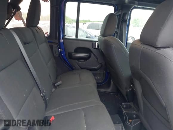 ✅ 2019 Jeep Wrangler Unlimited Sport S • VIN: 1C4HJXDN3KW547195 • Lot: 42321062. Wystawiony na IAAI z przebiegiem 86 990 mil. Bezpłatny archiwum sprzedaży aukcyjnych z USA i szczegółowy raport historii pojazdu na DreamBid. Zdjęcie 8.