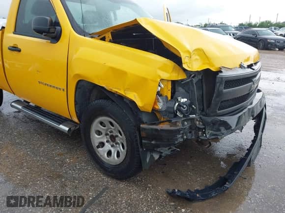 2008 Chevrolet Silverado 1500 Work Truck z VIN 1GCEC14X28Z124434, wystawiony jako IAAI lot #42358368 z przebiegiem 261 241 mil mil oraz . Historia ofert i sprzedaży dostępna na DreamBid. Obrazek 6.