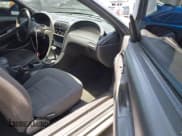 ✅ 1999 Ford Mustang • VIN: 1FAFP4046XF202967 • Lot: 42574831. Wystawiony na IAAI z przebiegiem 138 068 mil. Bezpłatny archiwum sprzedaży aukcyjnych z USA i szczegółowy raport historii pojazdu na DreamBid. Zdjęcie 5.