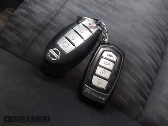 ✅ 2017 Nissan Rogue SV • VIN: KNMAT2MV6HP521935 • Lot: 41991833. Listed on IAAI with 80,031 mi. Free auction sales archive from the USA and detailed vehicle history report at DreamBid. Image 11.