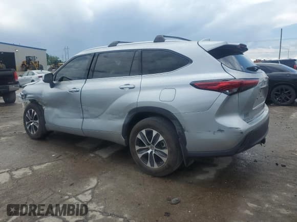 ✅ 2022 Toyota Highlander XLE • VIN: 5TDGZRAH3NS541805 • Lot: 54630795. Listed on Copart with 51,118 mi. Free auction sales archive from the USA and detailed vehicle history report at DreamBid. Image 2.