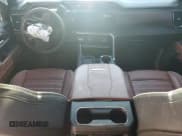 ✅ 2025 GMC Sierra 3500 • VIN: 1GT4UYEY9SF199617 • Lot: 69811485. Wystawiony na Copart z przebiegiem Nie podano. Bezpłatny archiwum sprzedaży aukcyjnych z USA i szczegółowy raport historii pojazdu na DreamBid. Zdjęcie 8.