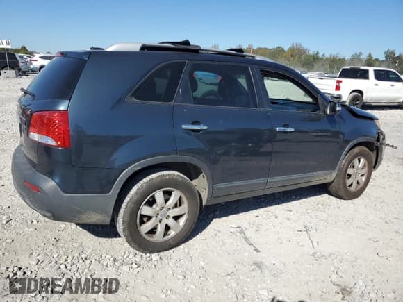 ✅ 2011 Kia Sorento LX • VIN: 5XYKT4A20BG116609 • Lot: 82528415. Wystawiony na Copart z przebiegiem 182 872 mil. Bezpłatny archiwum sprzedaży aukcyjnych z USA i szczegółowy raport historii pojazdu na DreamBid. Zdjęcie 3.