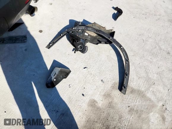 ✅ 2023 Chevrolet Traverse LS • VIN: 1GNERFKW0PJ319698 • Lot: 85741975. Wystawiony na Copart z przebiegiem 42 554 mil. Bezpłatny archiwum sprzedaży aukcyjnych z USA i szczegółowy raport historii pojazdu na DreamBid. Zdjęcie 13.