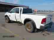 2019 Ram 1500 SLT z VIN 1C6RR6GG6KS670072, wystawiony jako IAAI lot #43225321 z przebiegiem 100 246 mil mil oraz . Historia ofert i sprzedaży dostępna na DreamBid. Obrazek 3.