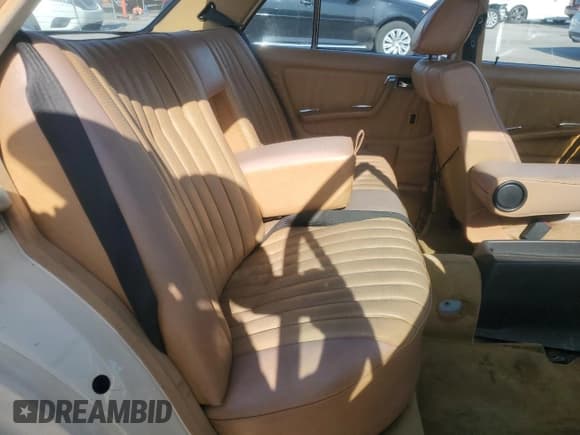 ✅ 1984 Mercedes-Benz 300 D • VIN: WDBAB33A5EA174053 • Lot: 59361935. Listed on Copart with 169,400 mi. Free auction sales archive from the USA and detailed vehicle history report at DreamBid. Image 10.