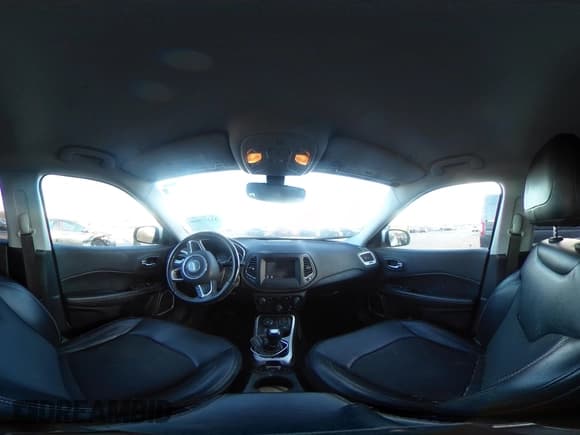 ✅ 2019 Jeep Compass Latitude • VIN: 3C4NJDBB4KT714079 • Lot: 41317866. Wystawiony na IAAI z przebiegiem 76 601 mil. Bezpłatny archiwum sprzedaży aukcyjnych z USA i szczegółowy raport historii pojazdu na DreamBid. Zdjęcie 17.