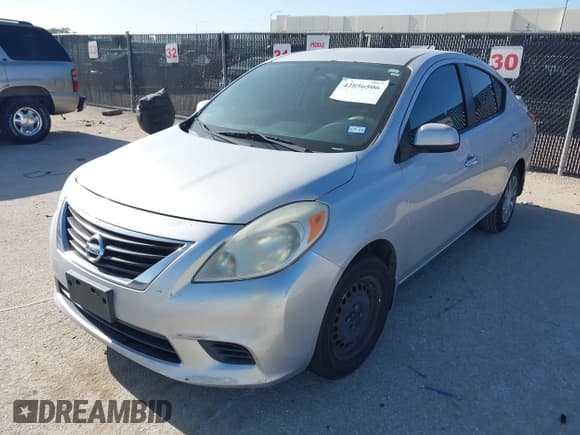 ✅ 2013 Nissan Versa S • VIN: 3N1CN7AP9DL848893 • Lot: 42856506. Wystawiony na IAAI z przebiegiem 156 240 mil. Bezpłatny archiwum sprzedaży aukcyjnych z USA i szczegółowy raport historii pojazdu na DreamBid. Zdjęcie 2.