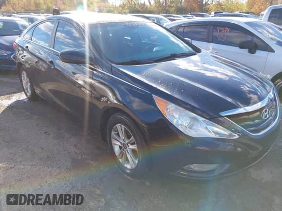 2013 Hyundai Sonata GLS z VIN 5NPEB4AC3DH724063, wystawiony jako IAAI lot #43406189 z przebiegiem 95 235 mil mil oraz . Historia ofert i sprzedaży dostępna na DreamBid. Obrazek 1.
