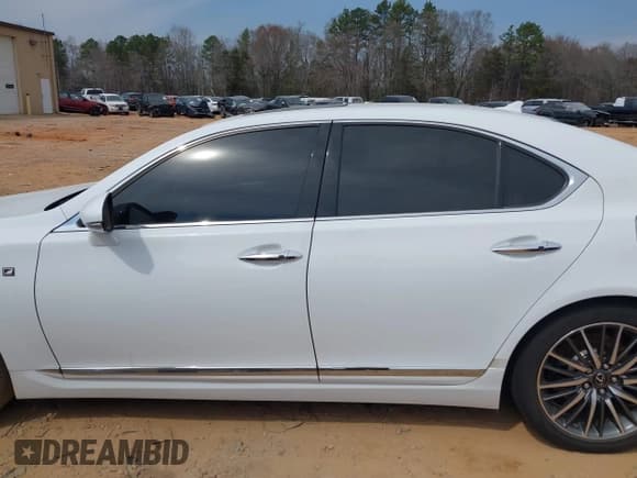 ✅ 2013 Lexus LS 460 • VIN: JTHCL5EF5D5016815 • Lot: 41794829. Wystawiony na IAAI z przebiegiem 224 029 mil. Bezpłatny archiwum sprzedaży aukcyjnych z USA i szczegółowy raport historii pojazdu na DreamBid. Zdjęcie 14.