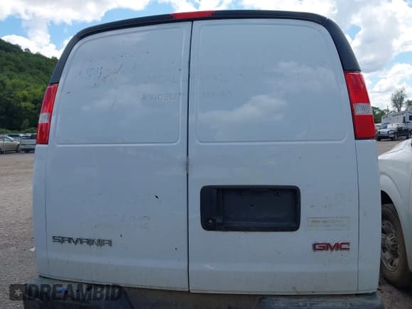 ✅ 2024 GMC Savana Cargo • VIN: 1GTW7AF7XR1197119 • Lot: 42821622. Wystawiony na IAAI z przebiegiem Nie podano. Bezpłatny archiwum sprzedaży aukcyjnych z USA i szczegółowy raport historii pojazdu na DreamBid. Zdjęcie 16.