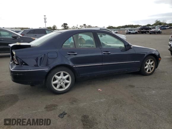 ✅ 2003 Mercedes-Benz C 240 • VIN: WDBRF81J83F377073 • Lot: 72051204. Wystawiony na Copart z przebiegiem Nie podano. Bezpłatny archiwum sprzedaży aukcyjnych z USA i szczegółowy raport historii pojazdu na DreamBid. Zdjęcie 3.
