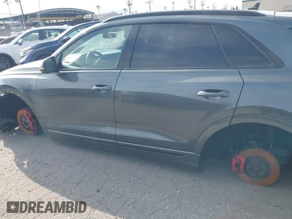 ✅ 2022 Audi SQ8 Prestige • VIN: WA1CWBF11ND017665 • Lot: 41430807. Wystawiony na IAAI z przebiegiem 30 619 mil. Bezpłatny archiwum sprzedaży aukcyjnych z USA i szczegółowy raport historii pojazdu na DreamBid. Zdjęcie 13.