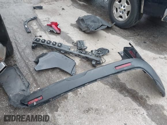 ✅ 2023 GMC Acadia SLT • VIN: 1GKKNML44PZ225872 • Lot: 41091785. Listed on IAAI with 21,334 mi. Free auction sales archive from the USA and detailed vehicle history report at DreamBid. Image 12.