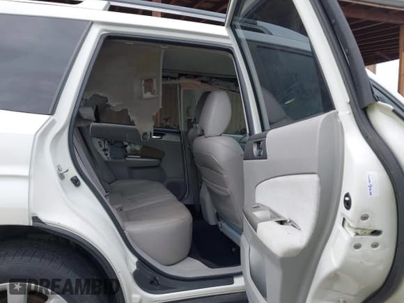 ✅ 2011 Subaru Forester X Touring • VIN: JF2SHAGC2BH711941 • Lot: 43112206. Wystawiony na IAAI z przebiegiem 100 075 mil. Bezpłatny archiwum sprzedaży aukcyjnych z USA i szczegółowy raport historii pojazdu na DreamBid. Zdjęcie 8.