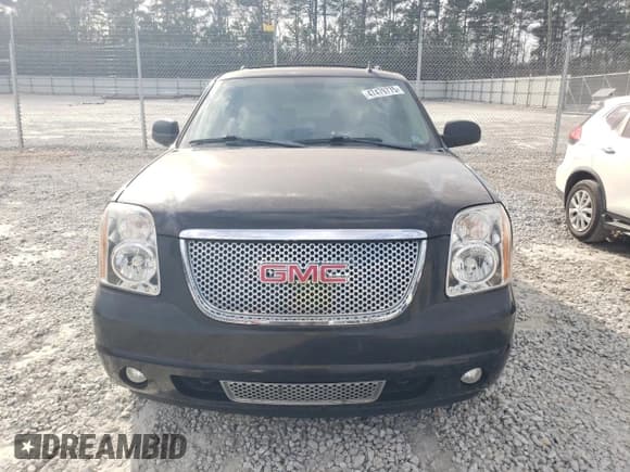 ✅ 2010 GMC Yukon Denali • VIN: 1GKUKEEF3AR289995 • Lot: 47479775. Listed on Copart with 233,367 mi. Free auction sales archive from the USA and detailed vehicle history report at DreamBid. Image 5.