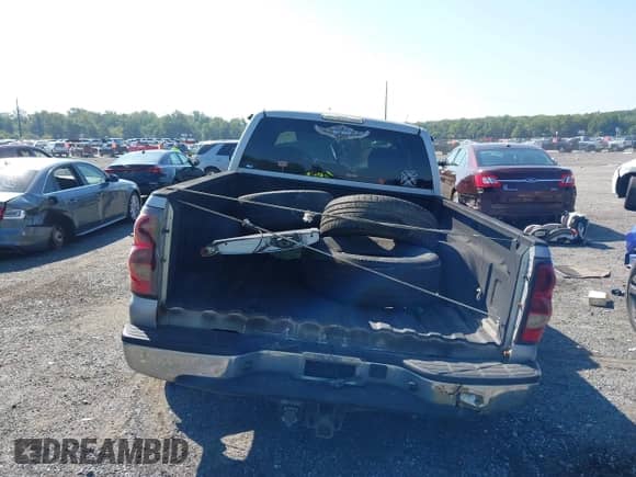 2004 Chevrolet Silverado 1500 z VIN 2GCEK19T441300993, wystawiony jako IAAI lot #43251806 z przebiegiem 143 240 mil mil oraz . Historia ofert i sprzedaży dostępna na DreamBid. Obrazek 15.