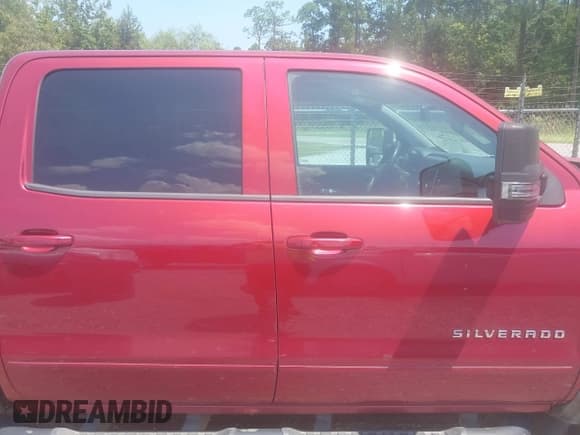 ✅ 2018 Chevrolet Silverado 1500 LT • VIN: 3GCUKREC0JG261001 • Lot: 43014912. Listed on IAAI with 145,954 mi. Free auction sales archive from the USA and detailed vehicle history report at DreamBid. Image 14.