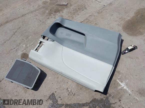 ✅ 2014 Toyota Sienna SE • VIN: 5TDXK3DC8ES443113 • Lot: 42735795. Wystawiony na IAAI z przebiegiem 235 269 mil. Bezpłatny archiwum sprzedaży aukcyjnych z USA i szczegółowy raport historii pojazdu na DreamBid. Zdjęcie 12.