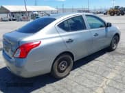 ✅ 2014 Nissan Versa SV • VIN: 3N1CN7AP7EL834721 • Lot: 42842737. Wystawiony na IAAI z przebiegiem 210 092 mil. Bezpłatny archiwum sprzedaży aukcyjnych z USA i szczegółowy raport historii pojazdu na DreamBid. Zdjęcie 4.
