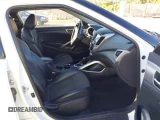 2013 Hyundai Veloster w/Gray Int z VIN KMHTC6ADXDU099462, wystawiony jako IAAI lot #43402124 z przebiegiem 199 223 mil mil oraz . Historia ofert i sprzedaży dostępna na DreamBid. Obrazek 5.