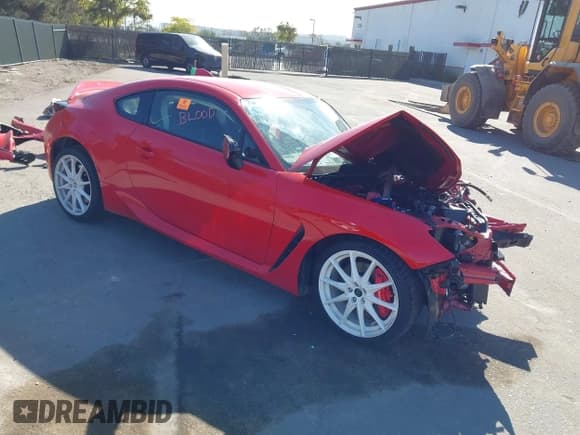 ✅ 2025 Toyota 86 Premium • VIN: JF1ZNBE14S8758293 • Lot: 43656673. Listed on IAAI with 1,044 mi. Free auction sales archive from the USA and detailed vehicle history report at DreamBid. Image 1.