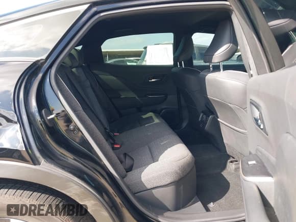 ✅ 2023 Toyota Crown XLE • VIN: JTDAAAAF5P3004872 • Lot: 43547931. Wystawiony na IAAI z przebiegiem 44 291 mil. Bezpłatny archiwum sprzedaży aukcyjnych z USA i szczegółowy raport historii pojazdu na DreamBid. Zdjęcie 8.