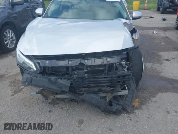 ✅ 2020 Nissan Sentra SV • VIN: 3N1AB8CV6LY236699 • Lot: 43391890. Wystawiony na IAAI z przebiegiem 80 186 mil. Bezpłatny archiwum sprzedaży aukcyjnych z USA i szczegółowy raport historii pojazdu na DreamBid. Zdjęcie 6.