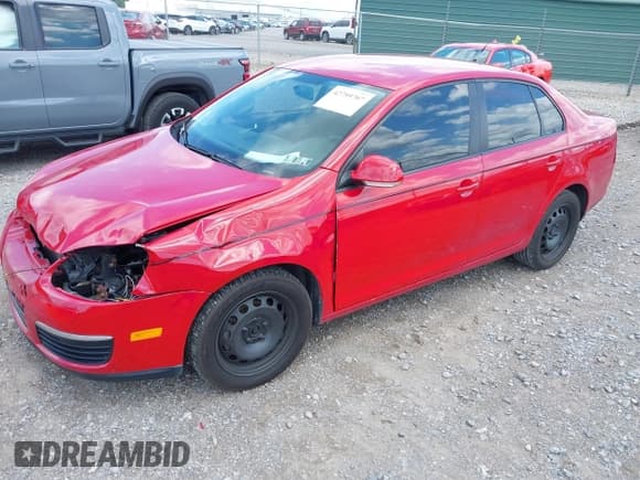 ✅ 2010 Volkswagen Jetta S • VIN: 3VWJZ7AJXAM030791 • Лот: 42759707. Опубликован ранее на IAAI с пробегом 111 475 миль. Бесплатный доступ к архиву аукционных продаж из США и подробный отчёт об истории автомобиля на DreamBid. Изображение 2.