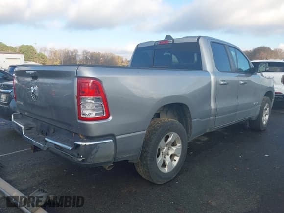 ✅ 2019 Ram 1500 Big Horn • VIN: 1C6RREBG6KN827552 • Lot: 43742580. Wystawiony na IAAI z przebiegiem 178 534 mil. Bezpłatny archiwum sprzedaży aukcyjnych z USA i szczegółowy raport historii pojazdu na DreamBid. Zdjęcie 4.