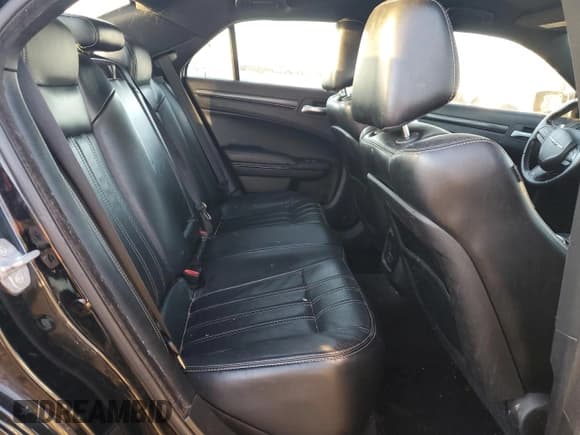 ✅ 2016 Chrysler 300 S • VIN: 2C3CCAGG4GH253202 • Lot: 92916435. Wystawiony na Copart z przebiegiem 158 891 mil. Bezpłatny archiwum sprzedaży aukcyjnych z USA i szczegółowy raport historii pojazdu na DreamBid. Zdjęcie 10.