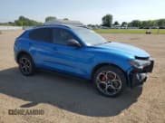 ✅ 2024 Alfa Romeo Stelvio Ti • VIN: ZASPAKBN5R7D71800 • Lot: 68111995. Wystawiony na Copart z przebiegiem 18 929 mil. Bezpłatny archiwum sprzedaży aukcyjnych z USA i szczegółowy raport historii pojazdu na DreamBid. Zdjęcie 4.