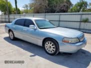 ✅ 2010 Lincoln Town Car Signature Limited • VIN: 2LNBL8CV8AX618851 • Lot: 81544555. Wystawiony na Copart z przebiegiem 121 311 mil. Bezpłatny archiwum sprzedaży aukcyjnych z USA i szczegółowy raport historii pojazdu na DreamBid. Zdjęcie 4.