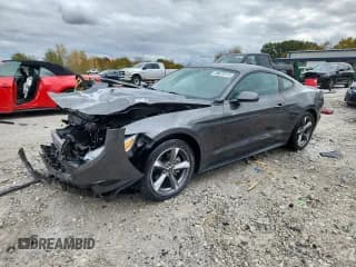 ✅ 2015 Ford Mustang V6 • VIN: 1FA6P8AM8F5362228 • Лот: 89670215. Опубликован ранее на Copart с пробегом 22 842 миль. Бесплатный доступ к архиву аукционных продаж из США и подробный отчёт об истории автомобиля на DreamBid. Изображение 1.