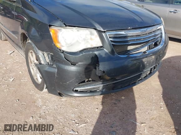 ✅ 2011 Chrysler Town & Country Touring • VIN: 2A4RR5DG8BR775764 • Lot: 43512071. Listed on IAAI with 187,100 mi. Free auction sales archive from the USA and detailed vehicle history report at DreamBid. Image 6.