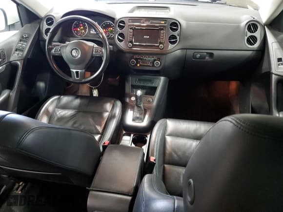 ✅ 2012 Volkswagen Tiguan S • VIN: WVGBV7AX8CW558626 • Lot: 92694135. Wystawiony na Copart z przebiegiem 179 402 mil. Bezpłatny archiwum sprzedaży aukcyjnych z USA i szczegółowy raport historii pojazdu na DreamBid. Zdjęcie 8.