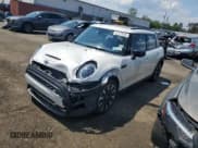 ✅ 2024 MINI Hardtop 4 Door Cooper S • VIN: WMW53DK04R2U84853 • Lot: 61779785. Wystawiony na Copart z przebiegiem 15 231 mil. Bezpłatny archiwum sprzedaży aukcyjnych z USA i szczegółowy raport historii pojazdu na DreamBid. Zdjęcie 1.
