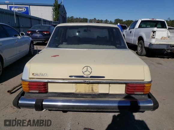✅ 1975 Mercedes-Benz 230 • VIN: 11501712038991 • Lot: 83866784. Listed on Copart with 36,929 mi. Free auction sales archive from the USA and detailed vehicle history report at DreamBid. Image 6.
