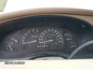 ✅ 2000 Ford Explorer Eddie Bauer • VIN: 1FMZU74E3YZB45594 • Lot: 79420944. Wystawiony na Copart z przebiegiem 185 791 mil. Bezpłatny archiwum sprzedaży aukcyjnych z USA i szczegółowy raport historii pojazdu na DreamBid. Zdjęcie 9.