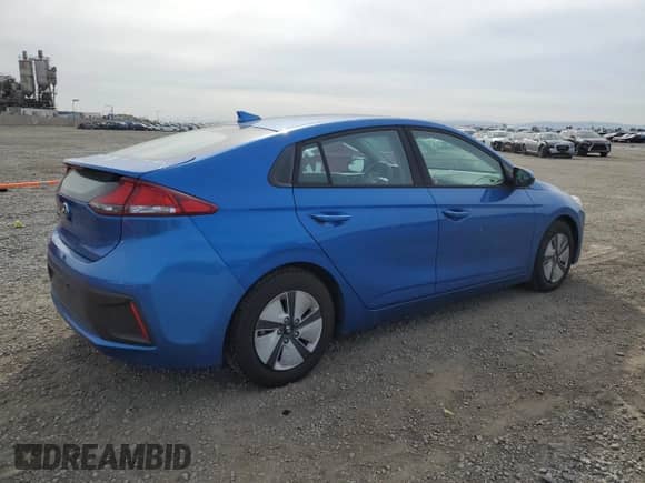 ✅ 2018 Hyundai Ioniq Blue • VIN: KMHC65LC6JU097757 • Лот: 82177064. Размещён на Copart с пробегом 140 361 миль миль. Получите бесплатный доступ к архиву аукционных продаж из США и посмотрите подробный отчёт об истории автомобиля на DreamBid. Изображение 3.