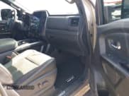 ✅ 2022 Nissan Titan Platinum Reserve • VIN: 1N6AA1FBXNN100016 • Lot: 42570644. Wystawiony na IAAI z przebiegiem 50 400 mil. Bezpłatny archiwum sprzedaży aukcyjnych z USA i szczegółowy raport historii pojazdu na DreamBid. Zdjęcie 5.