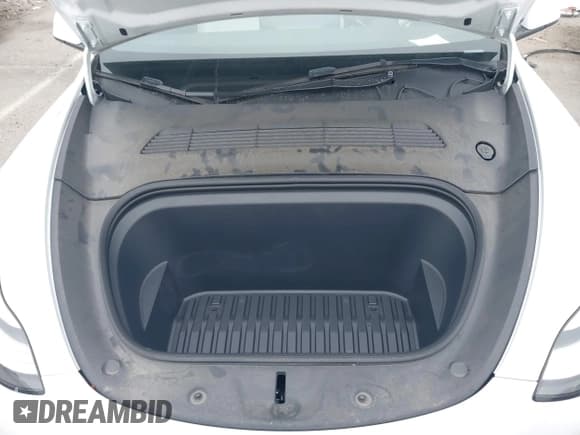 ✅ 2023 Tesla Model Y Long Range • VIN: 7SAYGDEE3PA055497 • Lot: 42396529. Listed on IAAI with 18,230 mi. Free auction sales archive from the USA and detailed vehicle history report at DreamBid. Image 10.